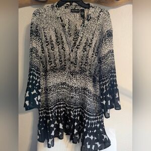 Womens Maggie Barnes Button Up Black And White Patterned Blouse Size 2X